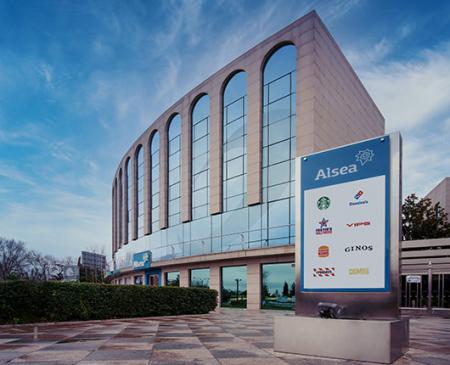 Aramark y Alsea se alían para abrir marcas como VIPS o Foster’s Hollywood en los principales espacios deportivos de España 