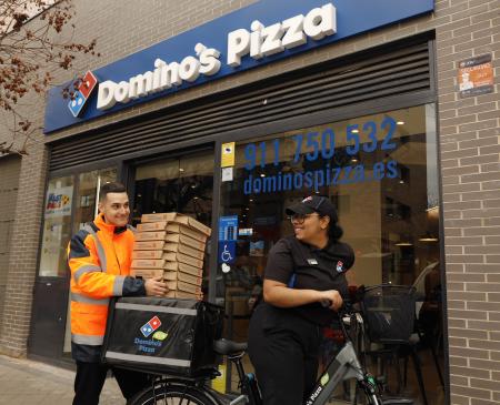 Domino's Pizza abre su quinta tienda en Murcia y donará la recaudación del día a la asociación ACCEM