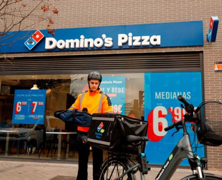 Domino's Pizza abre una nueva tienda en Barcelona y donará la recaudación del día a Cruz Roja