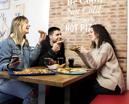 Domino's Pizza crece en Madrid y se estrena en Villena con nuevas aperturas solidarias