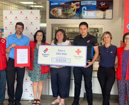 El nuevo Domino's Pizza de Alcàsser hace entrega de una donación de 5.822 € a la Cruz Roja para ayudar a personas sin recursos