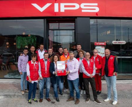 El segundo VIPS de Alcalá de Henares entrega un cheque de más de 3.000 euros a Cruz Roja