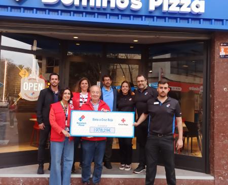 El tercer Domino’s Pizza de Elche entrega un cheque de más de 1.900€ a Cruz Roja