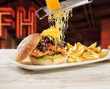 Este año celebramos “Cheese lovers day” con las nuevas Raclette y Orleans Burgers de Foster´s Hollywood