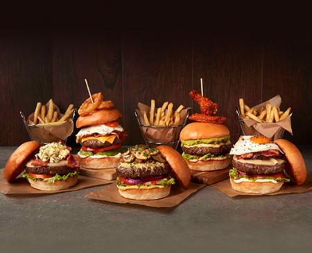 Llegan a España las burgers más espectaculares de Fridays 