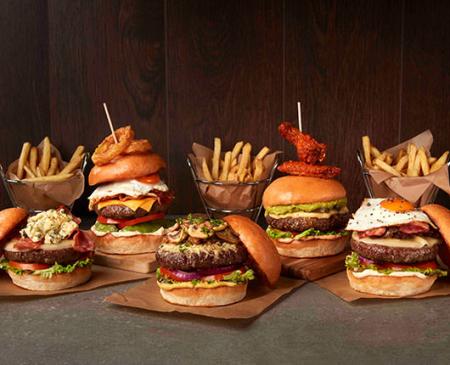 Llegan a Valencia las burgers más espectaculares de Fridays