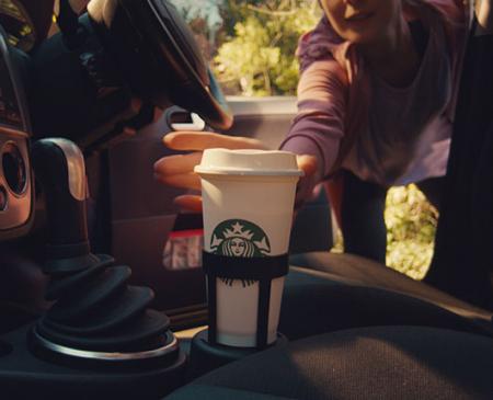 Starbucks® celebra el Día Internacional del Café invitando a su bebida a quienes lleven un vaso reutilizable  