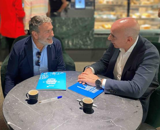 Starbucks® finaliza el ‘Global Month of Good’ con la firma del convenio con Acción contra el Hambre, la donación de más de 100 mil euros a través de su fundación y acciones de voluntariado. Starbucks® finaliza el ‘Global Month of Good’ con la firma del convenio con Acción contra el Hambre, la donación de más de 100 mil euros a través de su fundación y acciones de voluntariado.